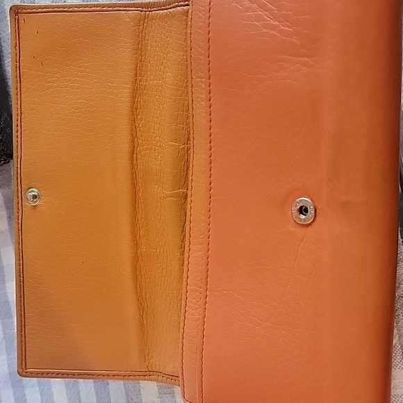 Gucci Soho Tangerine Long Wallet - Picture 11 of 12